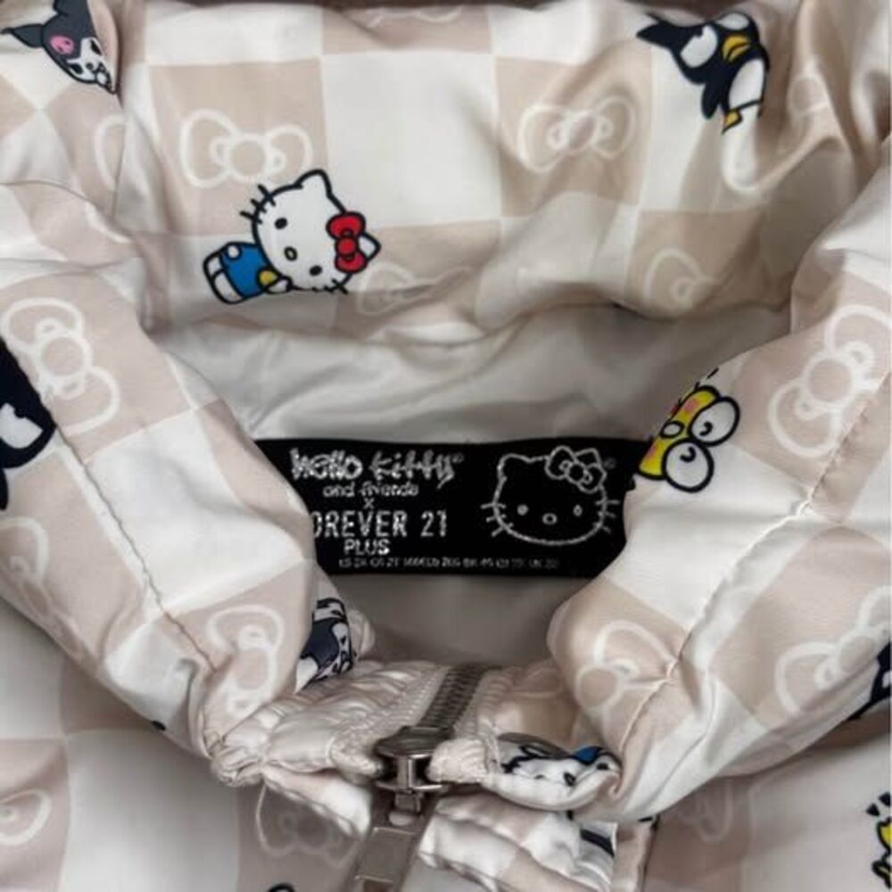 Hello kitty puffer jacket - Picture 4 of 4